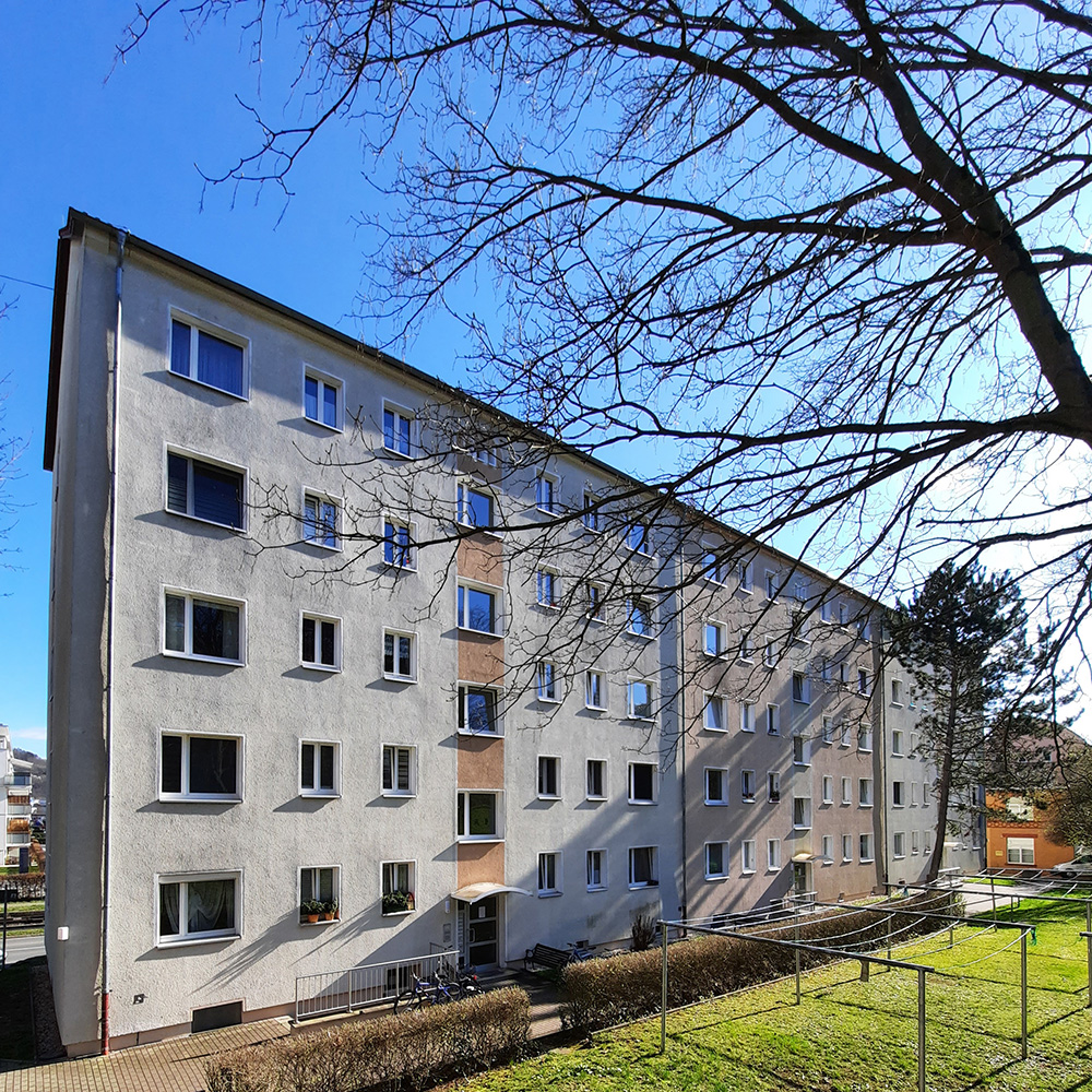 Mehrfamilienhaus in Jena Nord bei blauem Himmel
